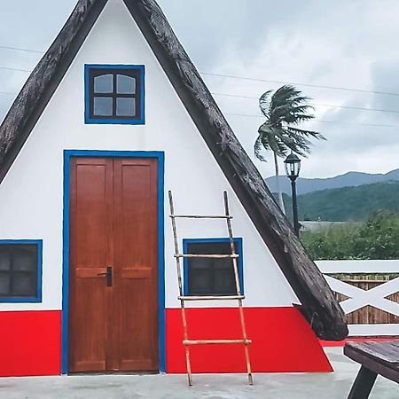 Hotel Triangle Huts à Pagudpud Extérieur photo