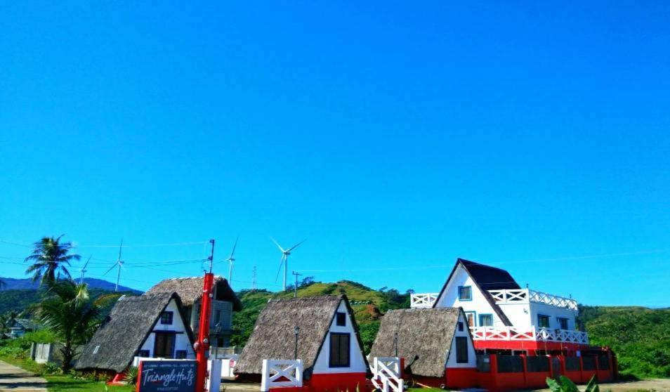 Hotel Triangle Huts à Pagudpud Extérieur photo