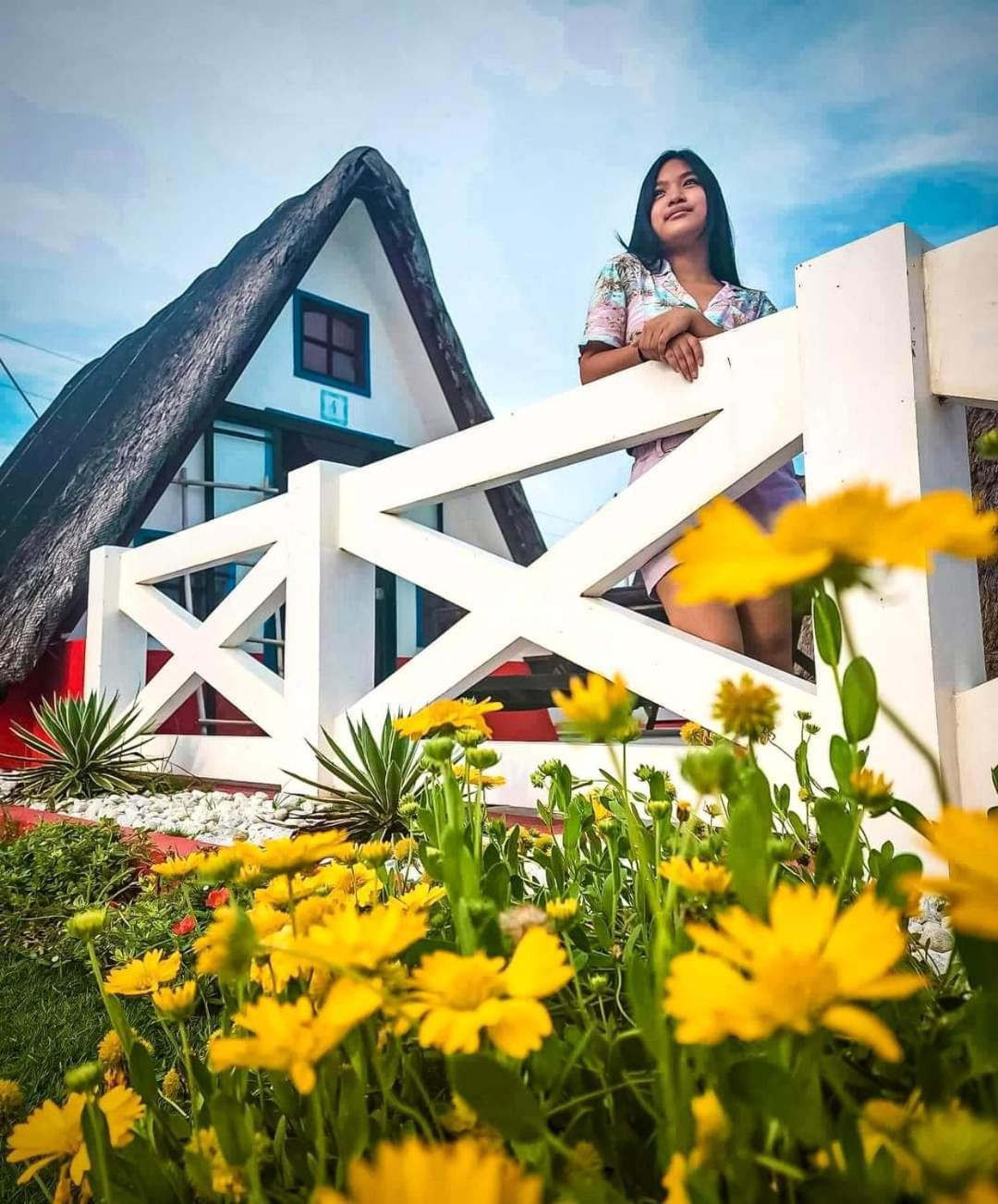 Hotel Triangle Huts à Pagudpud Extérieur photo